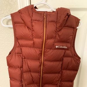 Women’s Columbia vest 700 down (S)